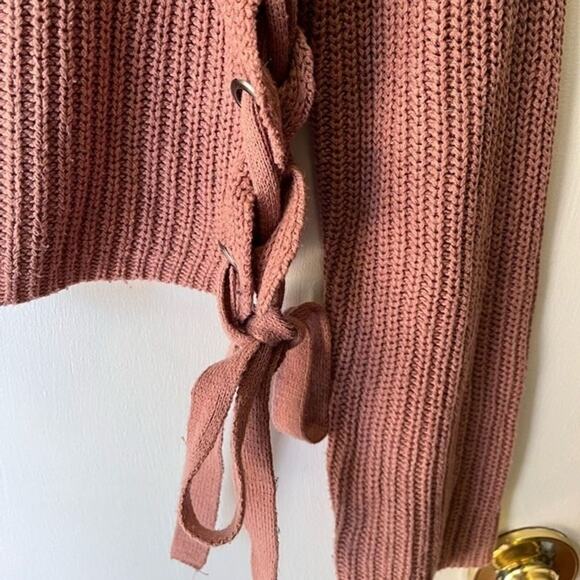 Moon & Madison Dusty Rose Knit Cropped Side Tie Sweater Size S - Picture 4 of 5